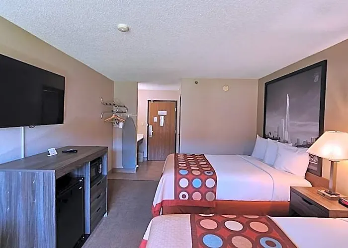 Super 8 By Wyndham Hotel 2*